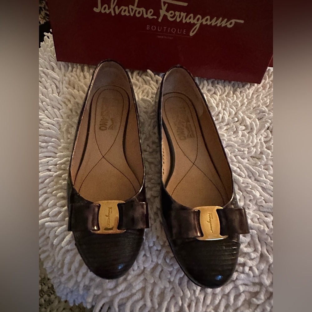 Beautiful Ferragamo Leopard print black with grey